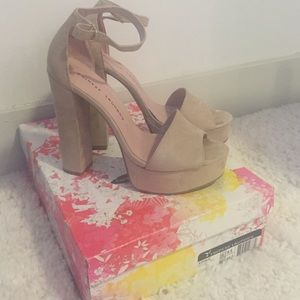 Chinese Laundry Platform Sandals