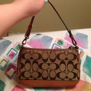 Classic coach purse in gorgeous tan and brown