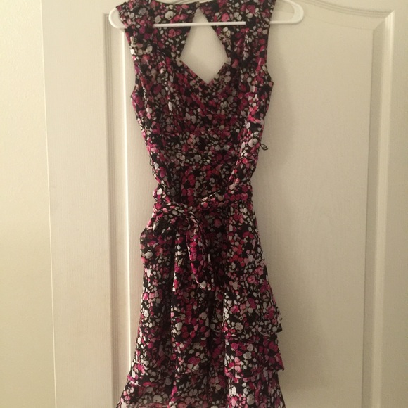 Flowy pink and black flowers with tie - Picture 4 of 4