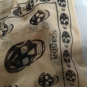 Alexander Mcqueen skull scarf