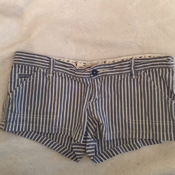 striped Hollister short shorts