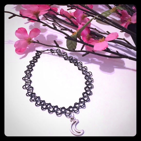 Moonlight Choker