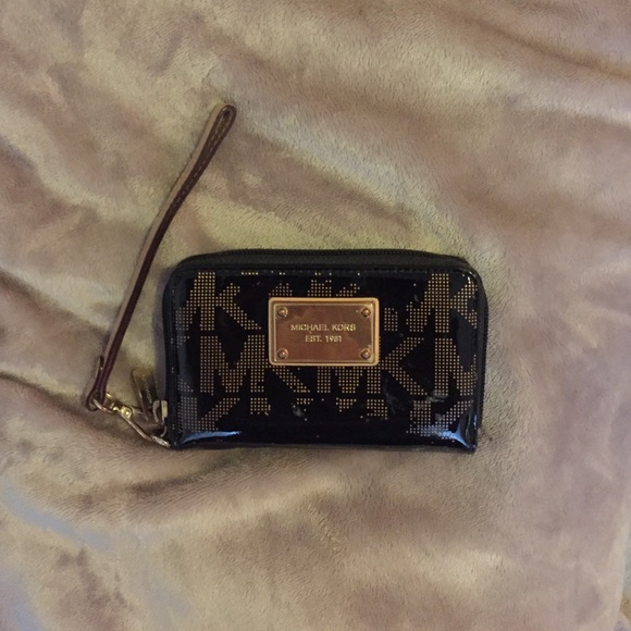 Michael Kors wristlet - Picture 1 of 2