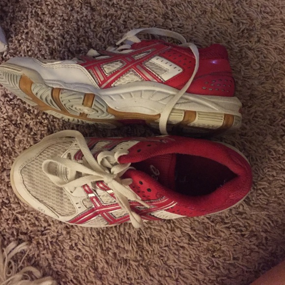 Volleyball shoes red