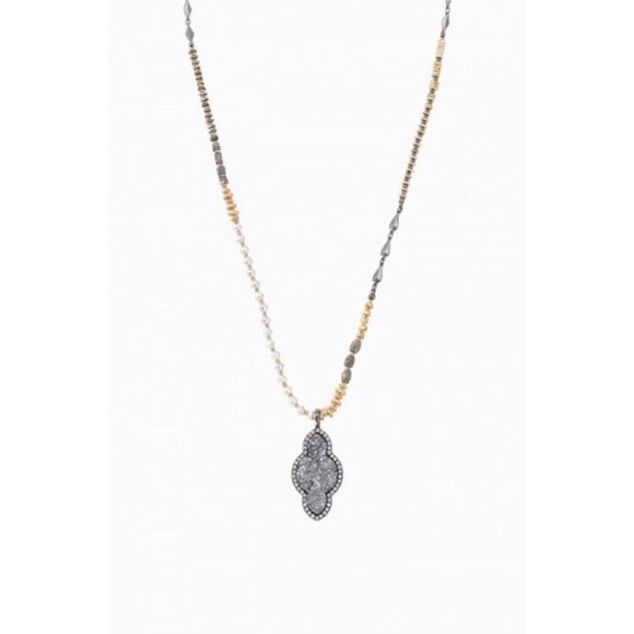 Stella and Dot Relic pendant necklace