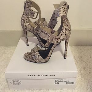 Steve Madden Snake Skin Heel size 9.5