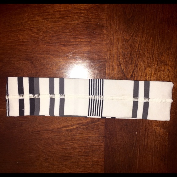 lululemon athletica Accessories - Lululemon fly away tamer headband, grips on inside
