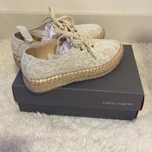 Vince Camuto lace Oxford size 9