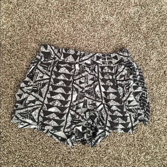 Cute flowy black pattern shorts!