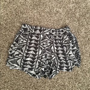 Cute flowy black pattern shorts!
