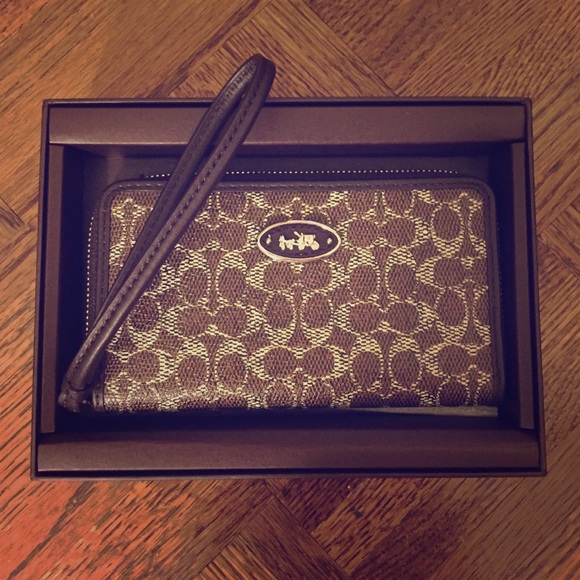 Coach wristlet/mini wallet NEW still in box