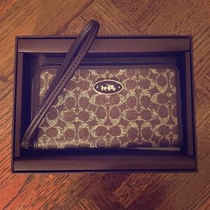 Coach wristlet/mini wallet NEW still in box