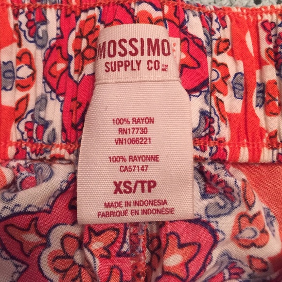 Cute flowy shorts - Picture 2 of 2