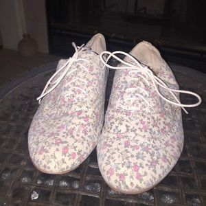 Floral lace ups