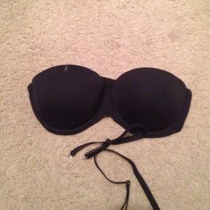 Black strapless bra