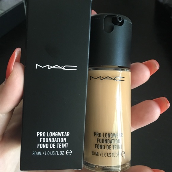 MAC Pro longwear Foundation
