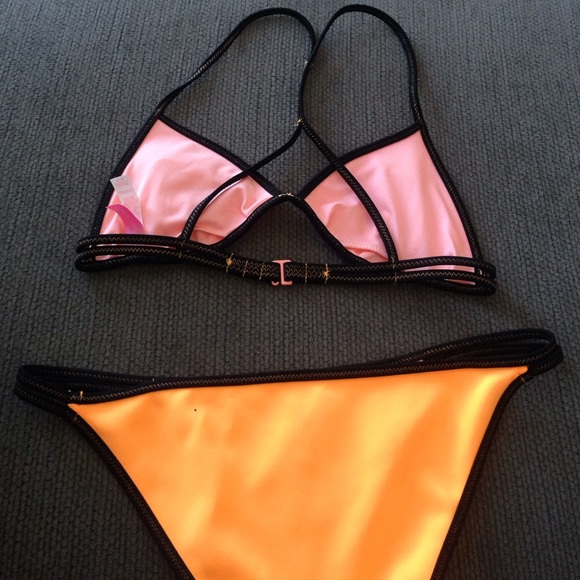 Bikini Set - Picture 3 of 4