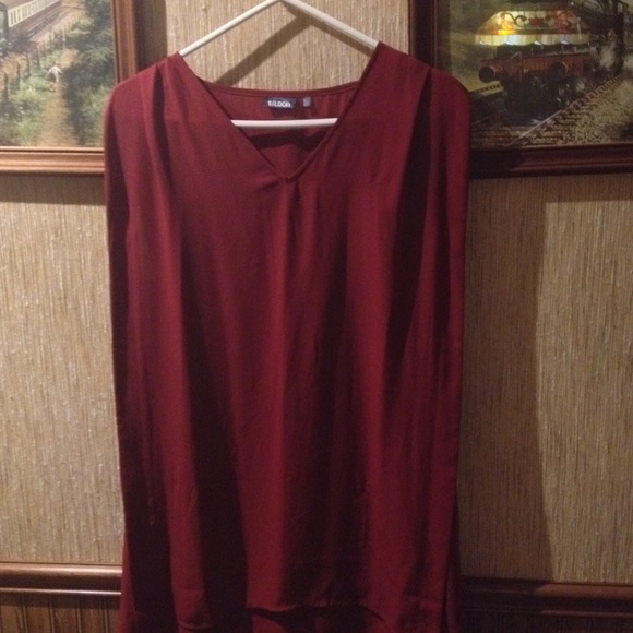 Sleeveless maroon tunic blouse
