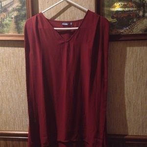 Sleeveless maroon tunic blouse