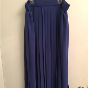 Maxi skirt with side slits