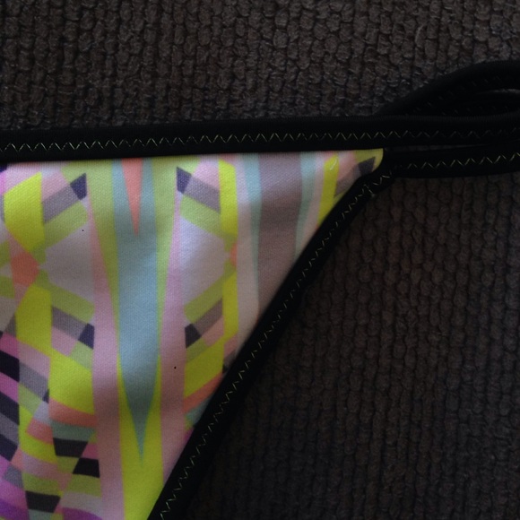 Bikini Set - Picture 2 of 4