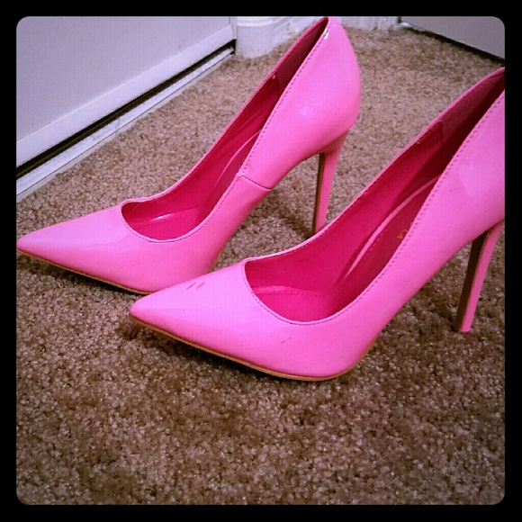Never Worn Pink Pointy Toe Pumps
