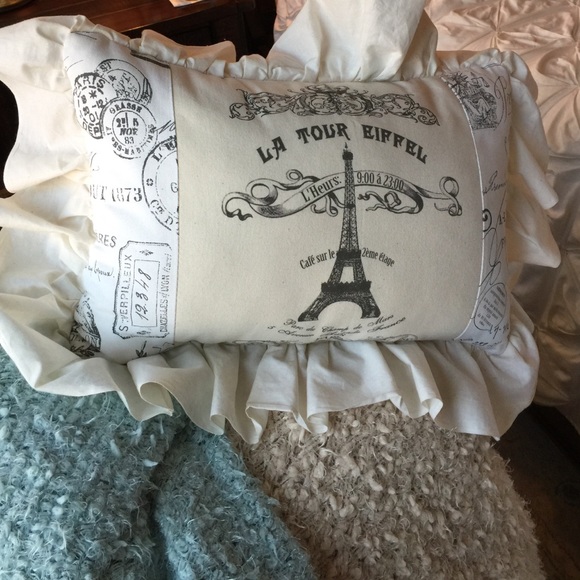Boutique Eiffel Tower pillow