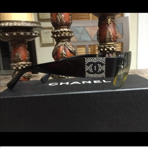 Chanel sunglasses excellent condition!!