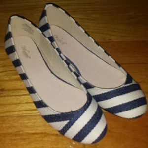 New urban outfitters Navy and cream striped flats