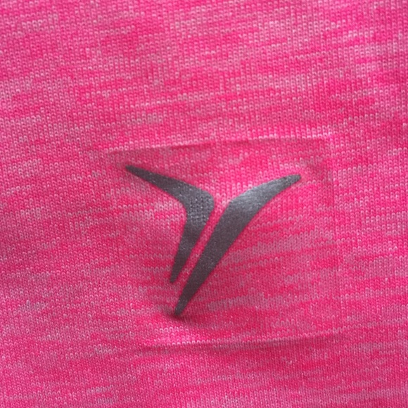 Old navy exercise tee - Picture 2 of 4