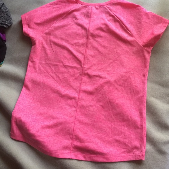 Old navy exercise tee - Picture 3 of 4