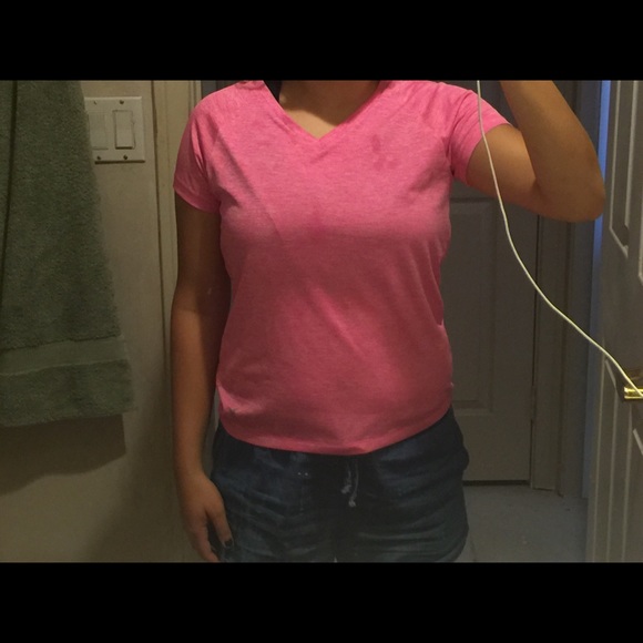 Old navy exercise tee - Picture 4 of 4