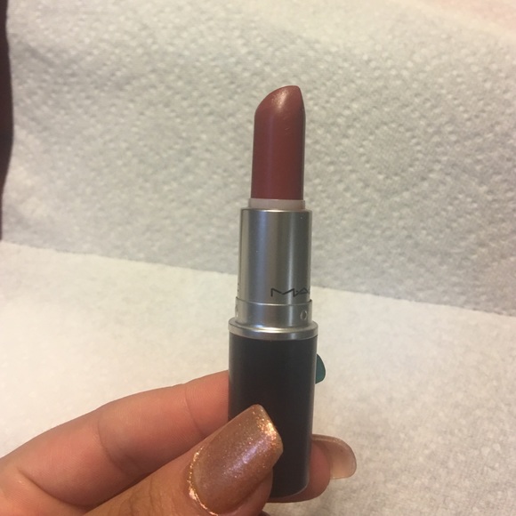 MAC Satin Lipstick in RETRO