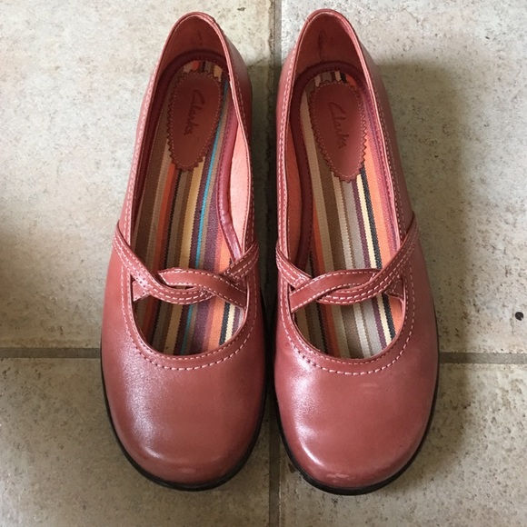 SUPER CUTE PAIR OF RED CLARKS!