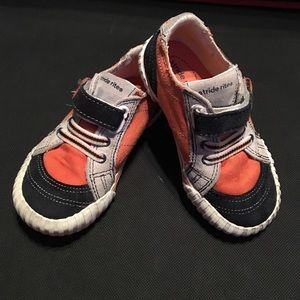 🎉Reduced Stride Rite Canvas Suede Sneakers