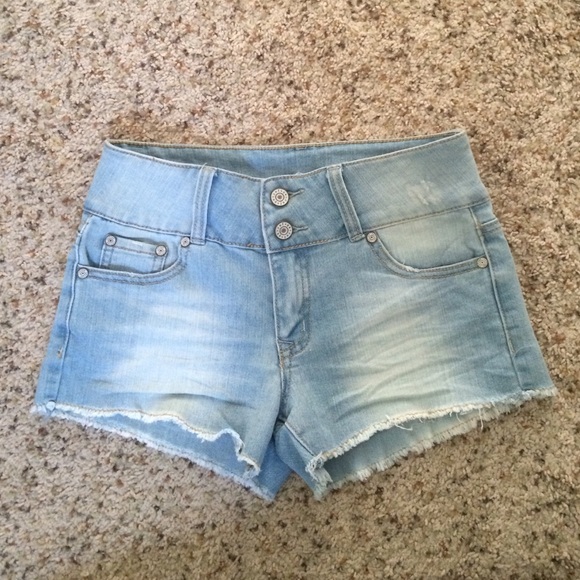 Light Wash Refuge Jean shorts