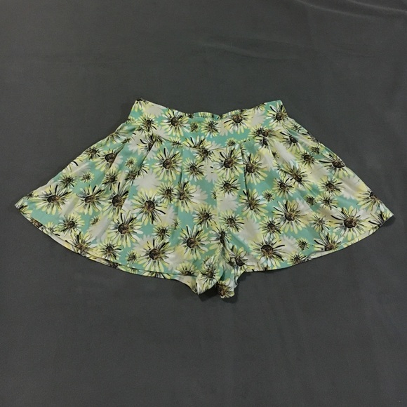 Xhiliration Flowy Floral Shorts