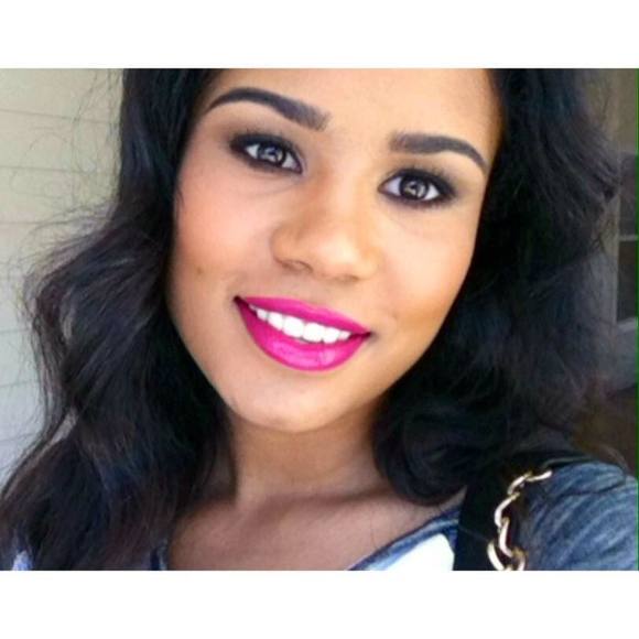 Meet your Posher, Nyia