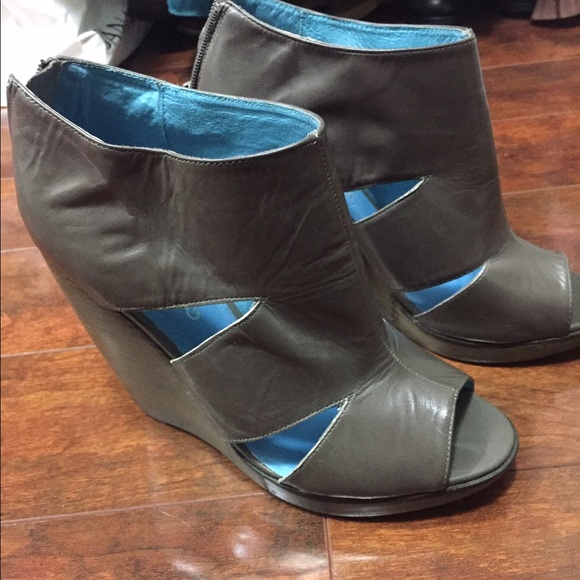 Taupe wedge sandals from LF - Picture 3 of 4