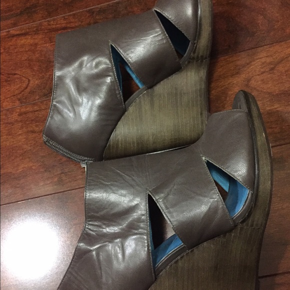 Taupe wedge sandals from LF - Picture 4 of 4