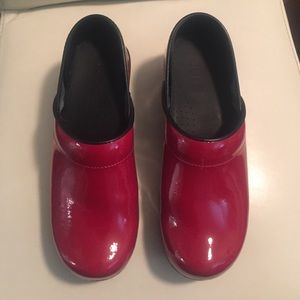 Sanita (Dansko) Sz 38 Red Patent Professional Clog