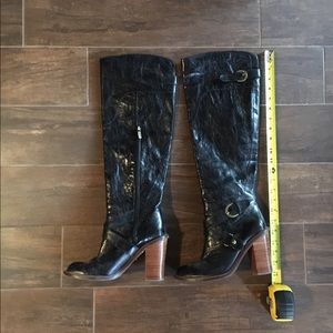 Knee high Boutique black leather boots with heel