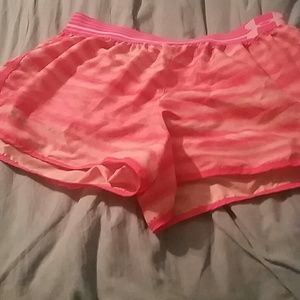 Under armour shorts sz med