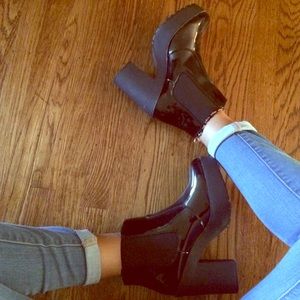 Chunky Heel Chelsea Boot