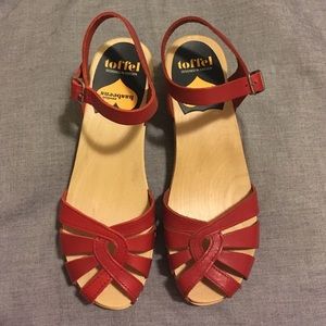 Red Swedish Hasbeens