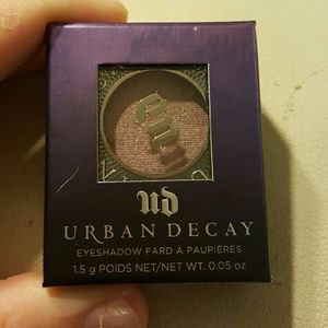 BNIB! Urban Decay single shadow in Bordello