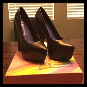 OPEN TO OFFERS Jeffrey Campbell