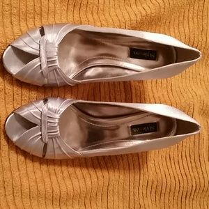 Small heel, peep toe