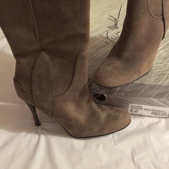 SALE😍 STEVE MADDEN Sydnie Brown Distressed Boots - Picture 2 of 4