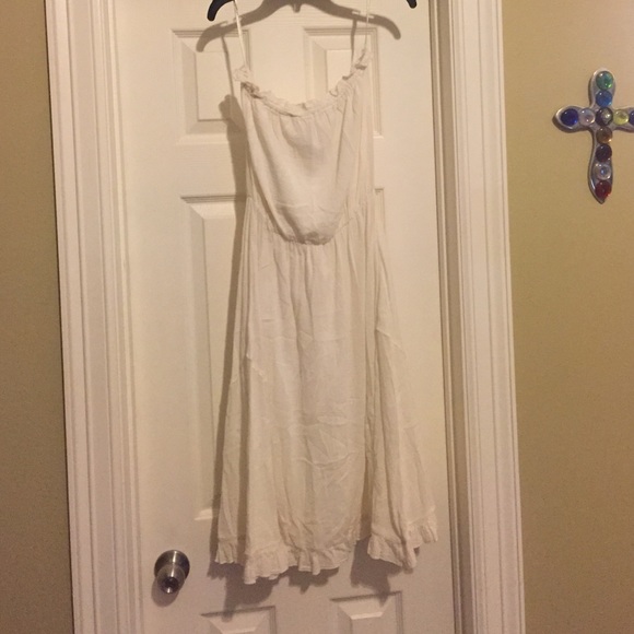 🆕 Strapless white dress